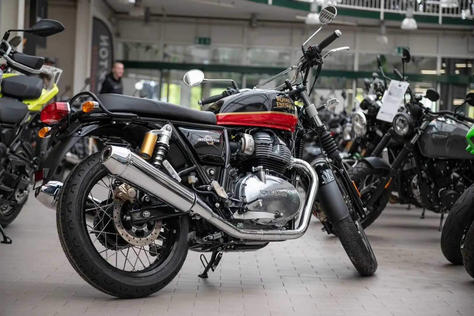 Royal Enfield Interceptor 650, sofort lieferbar, Lieferservice Schwarz - 2