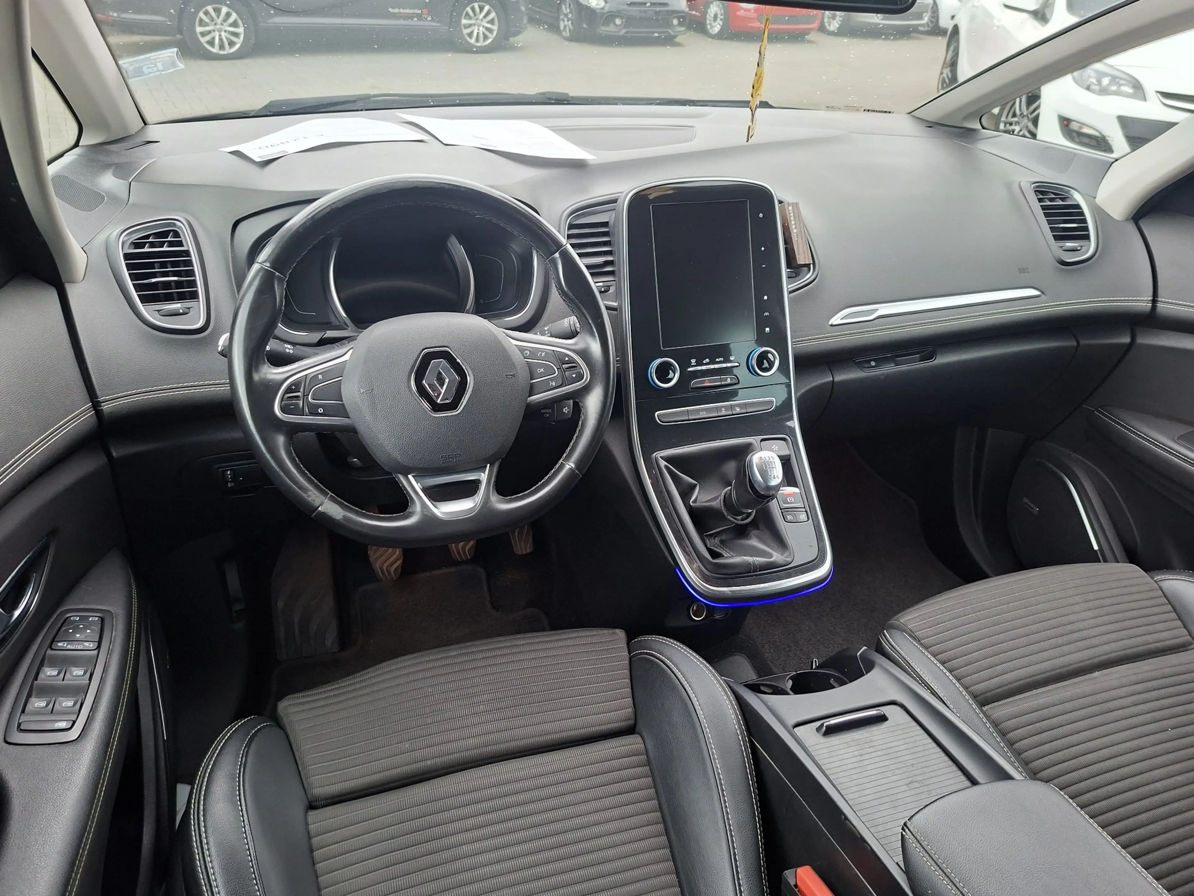 Renault Grand Scenic Grand Scénic 1.33 TCe Energy Bose Edition — photo 10