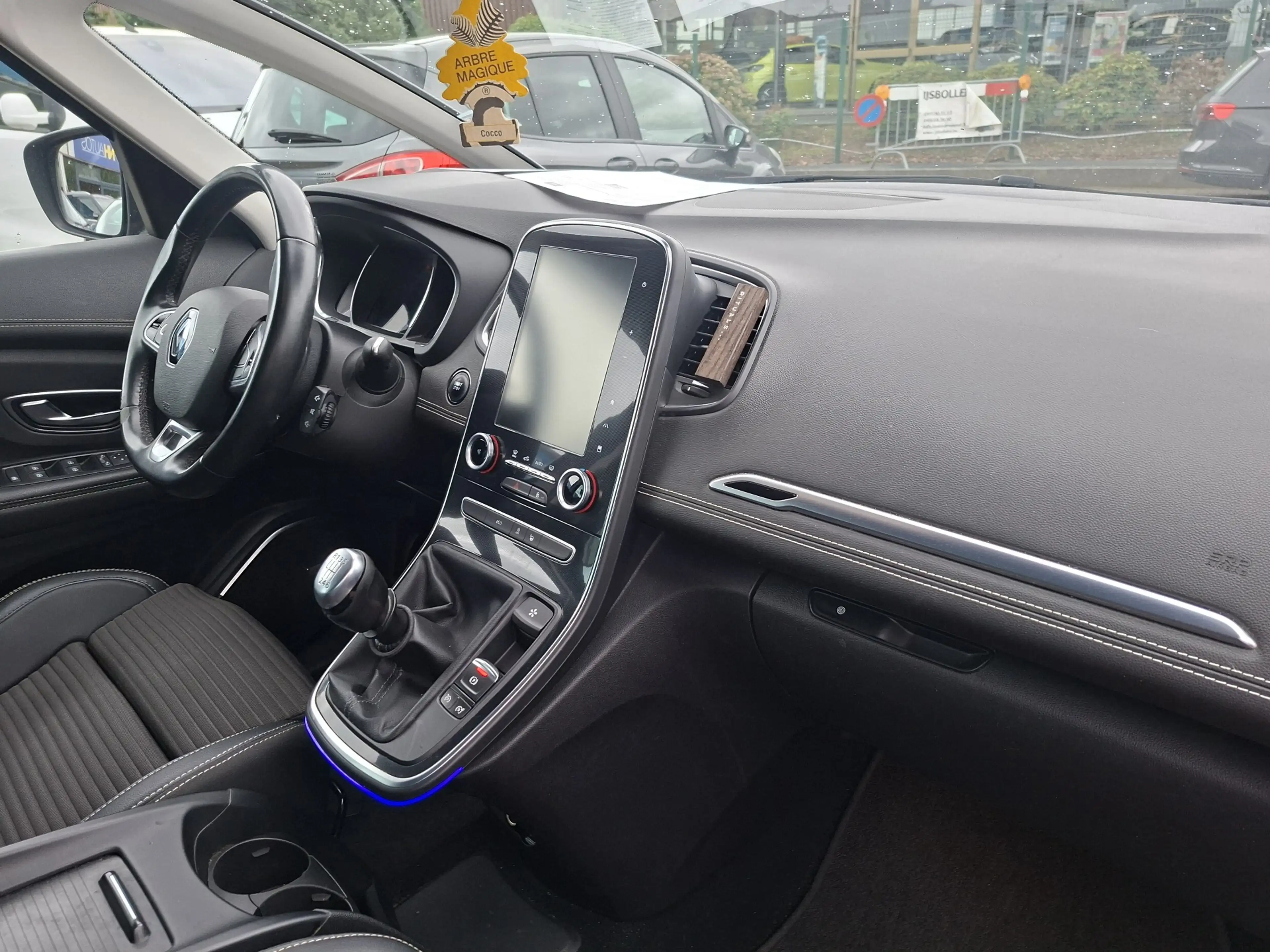 Renault Grand Scenic Grand Scénic 1.33 TCe Energy Bose Edition — photo 13