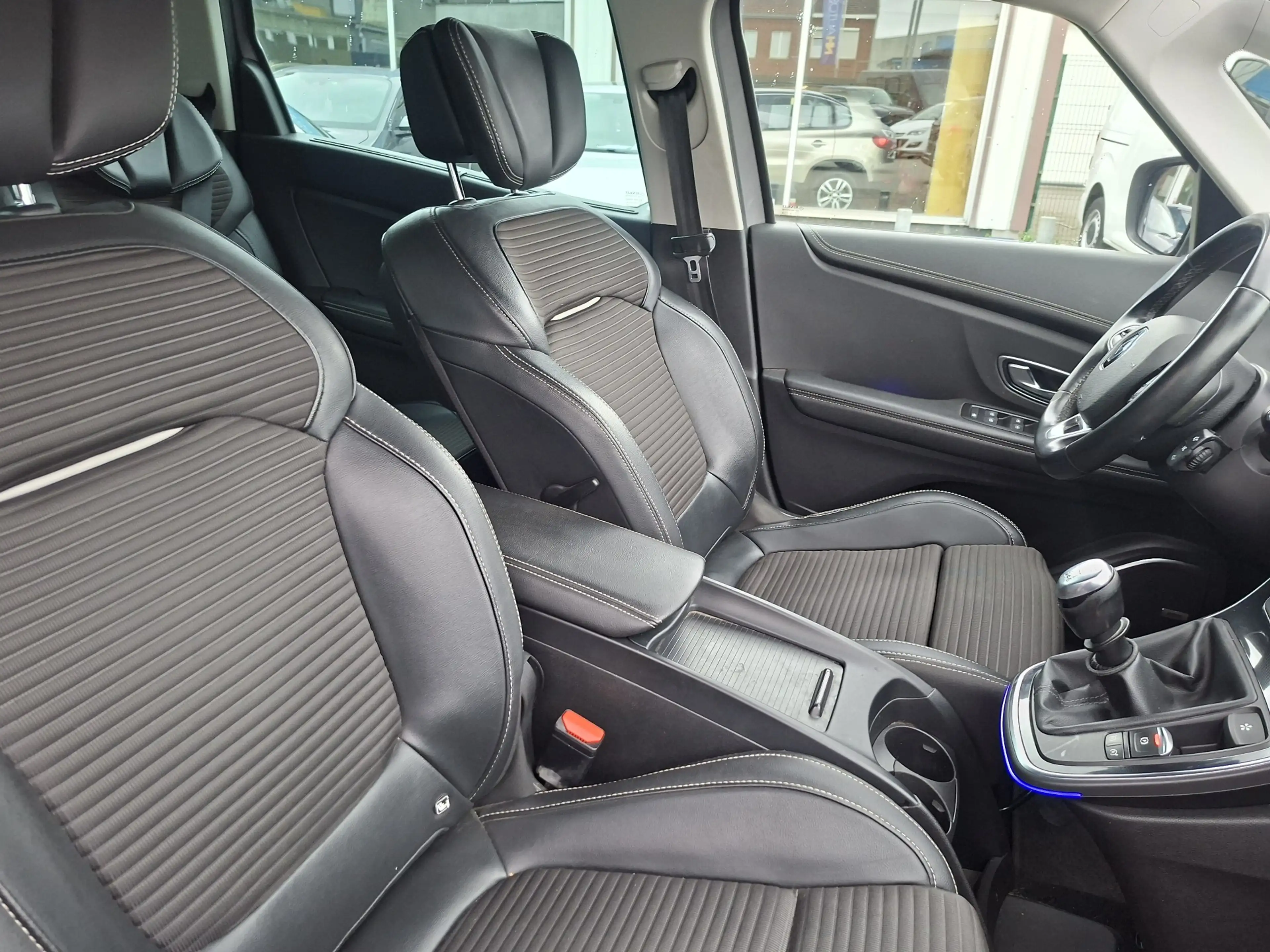 Renault Grand Scenic Grand Scénic 1.33 TCe Energy Bose Edition — photo 12