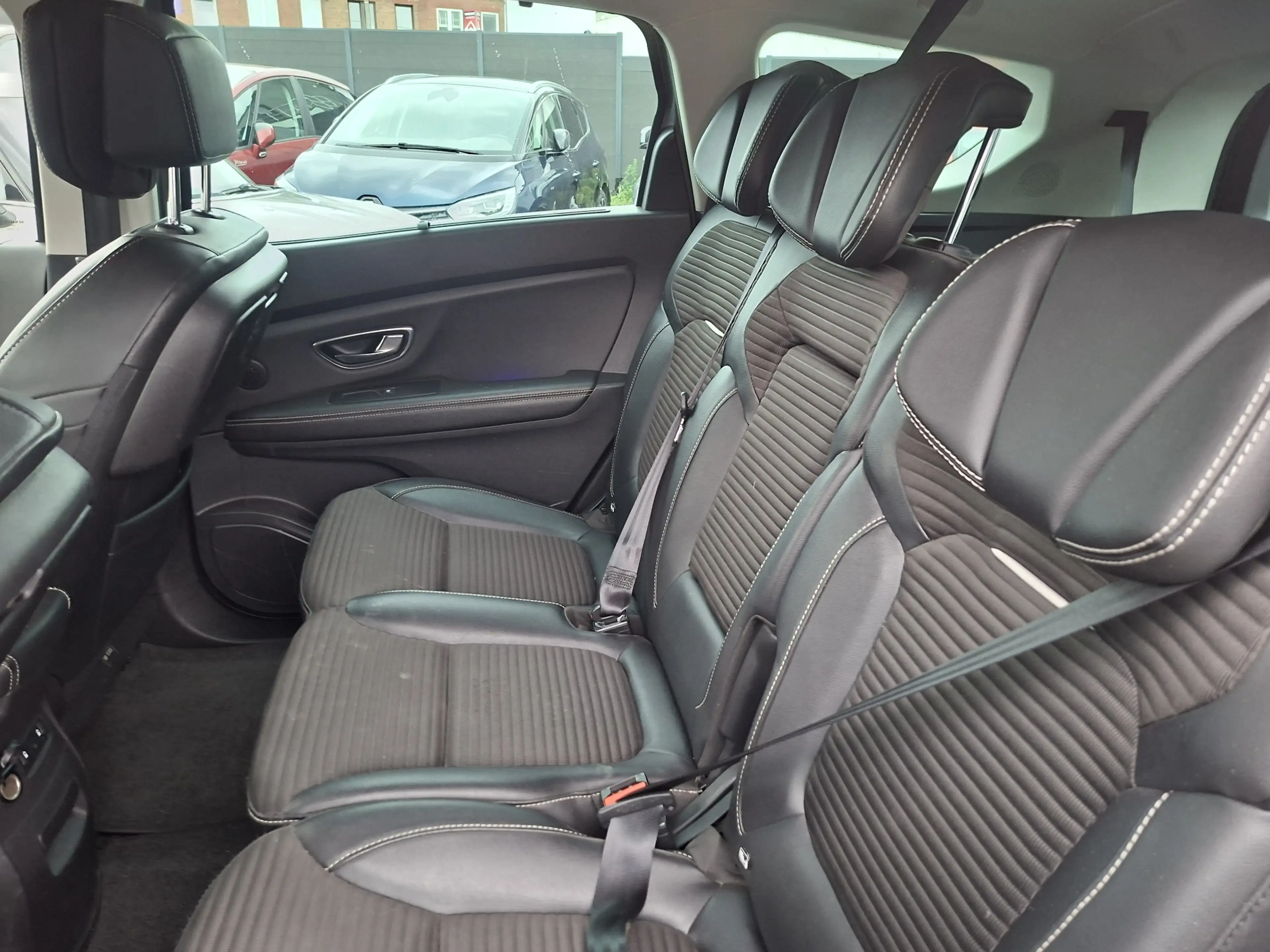 Renault Grand Scenic Grand Scénic 1.33 TCe Energy Bose Edition — photo 9