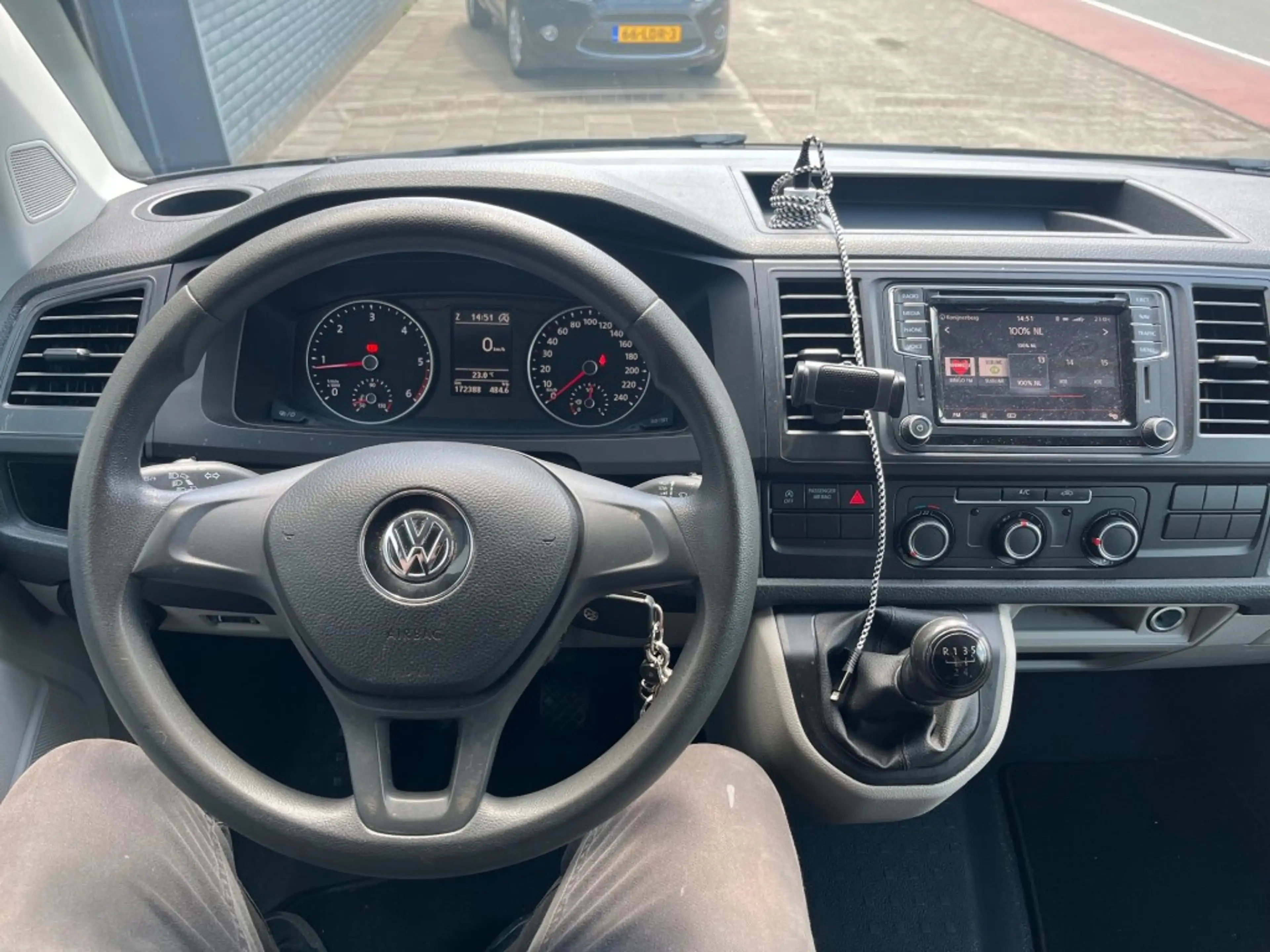Volkswagen Transporter 2.0 TDI L1H2 COMF. — photo 14