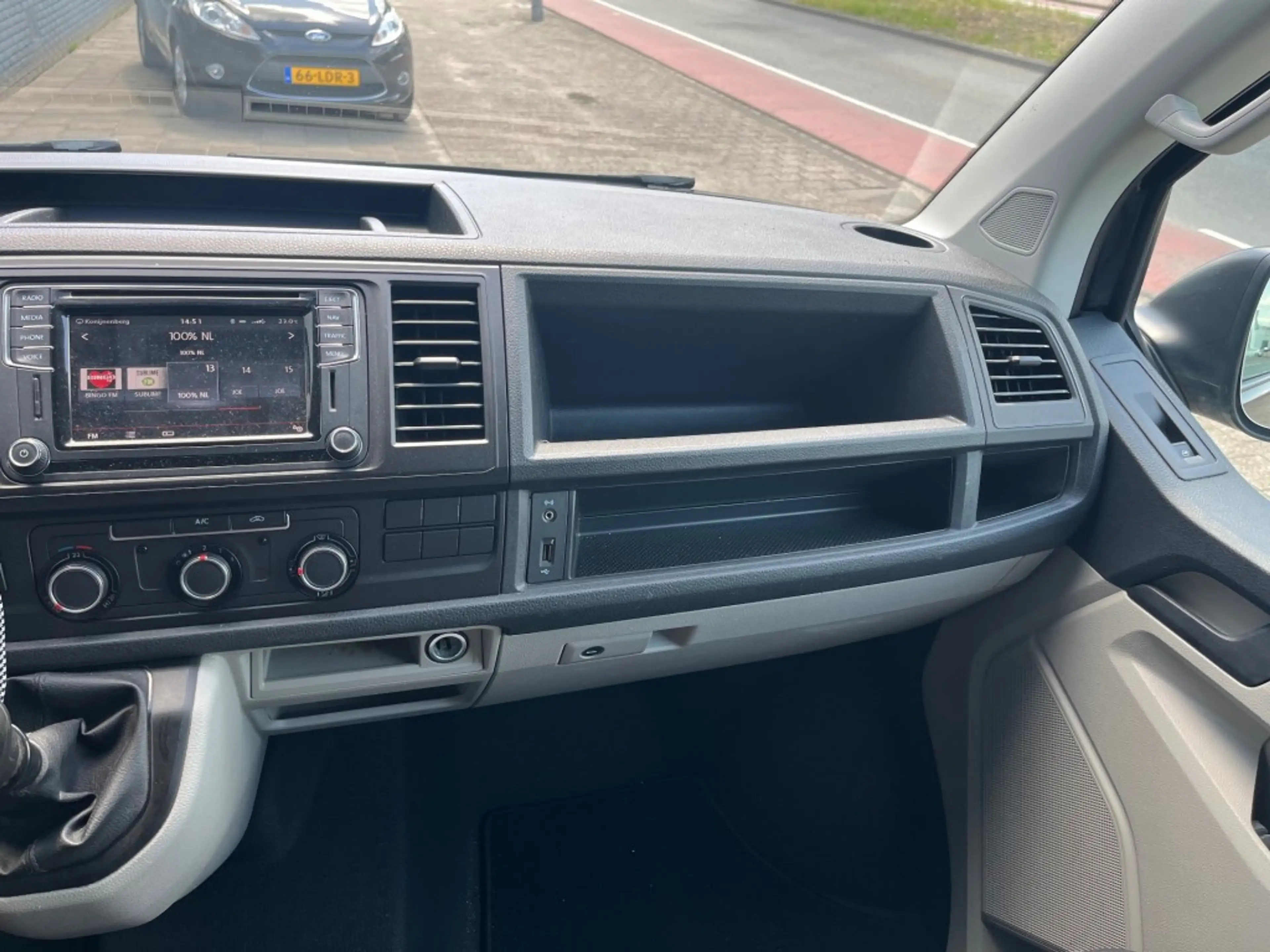 Volkswagen Transporter 2.0 TDI L1H2 COMF. — photo 16