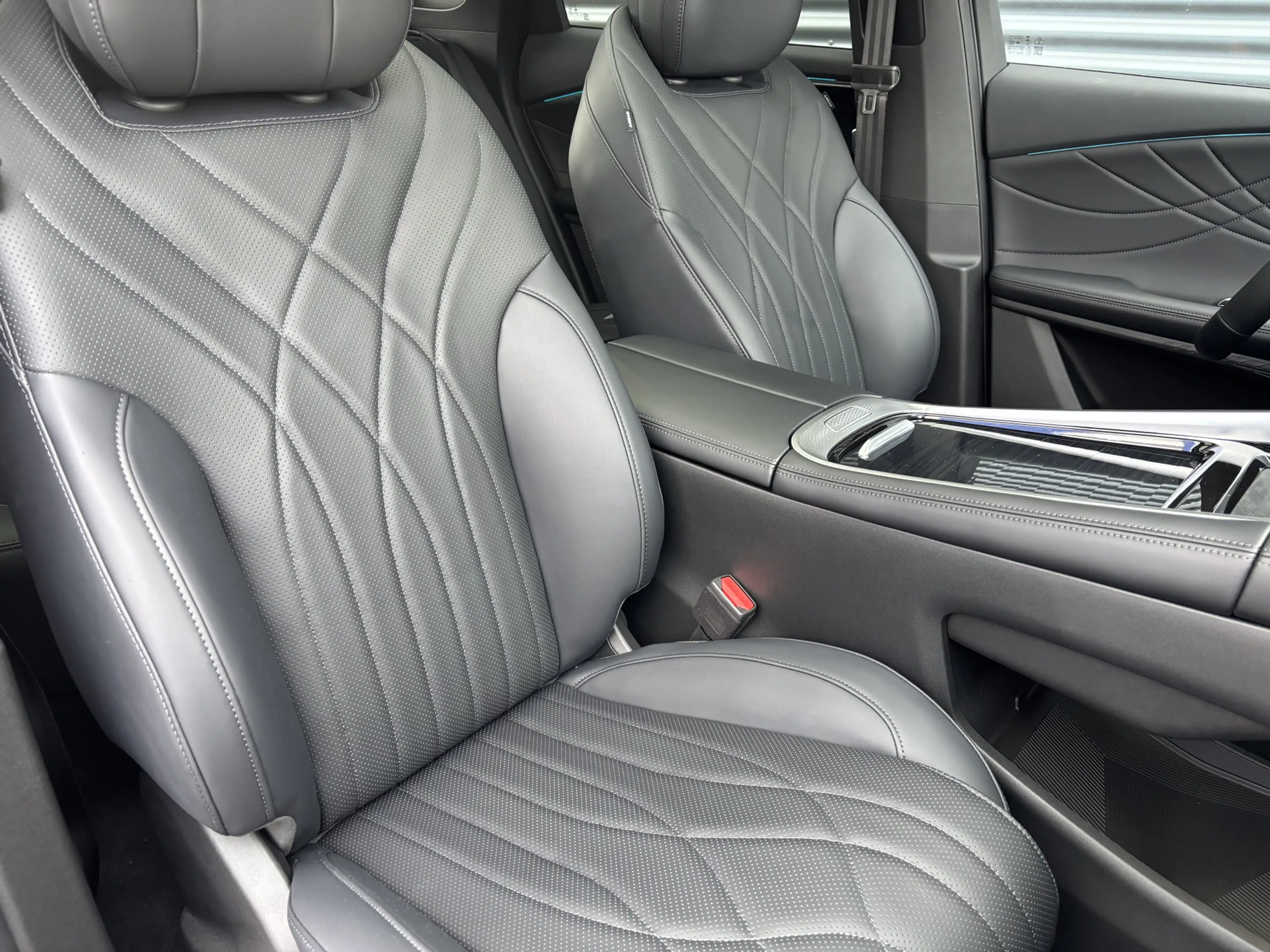 Omoda 9 Premium Plug-In Hybride Automaat met 1100 km Range — photo 10