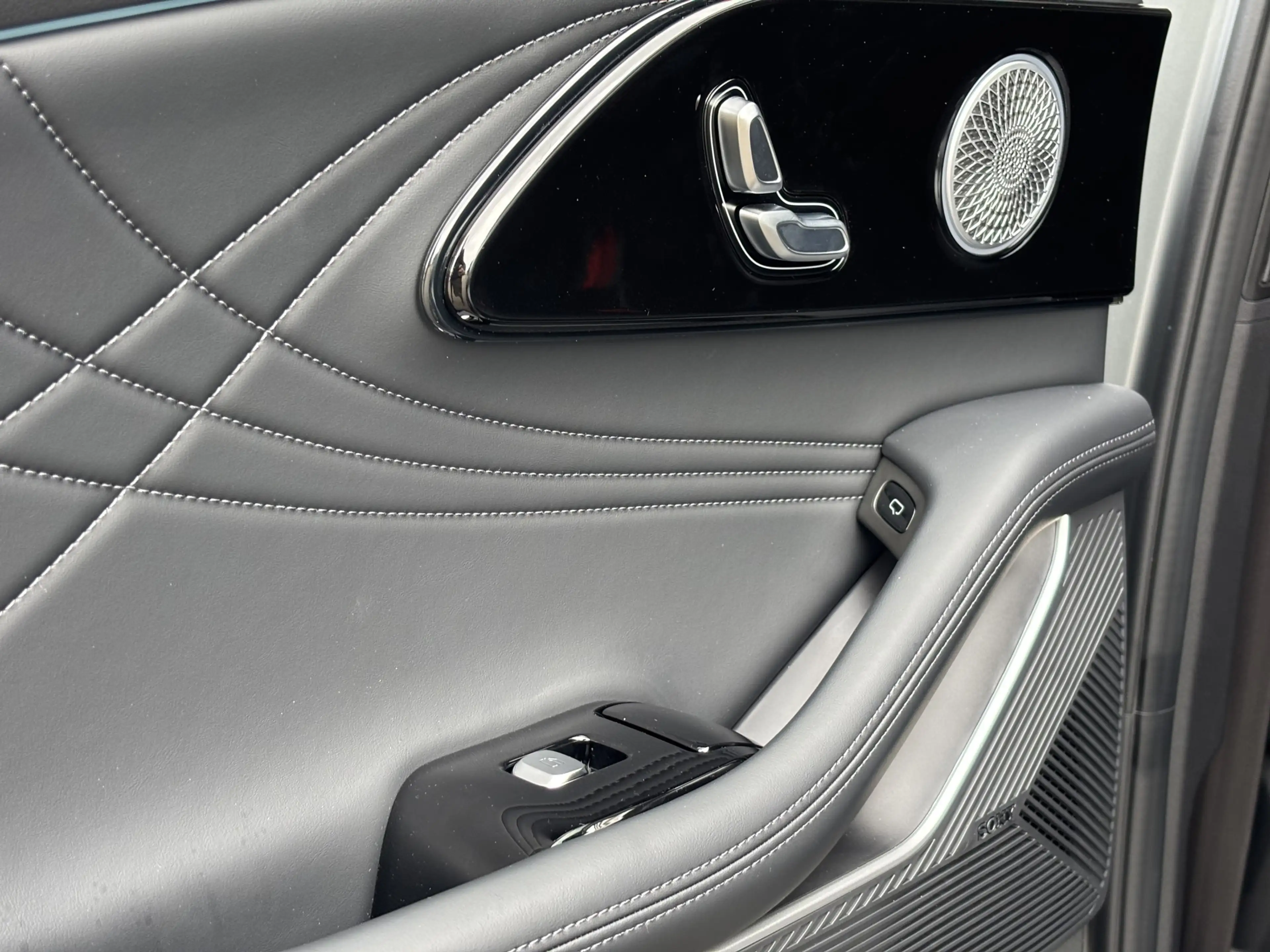 Omoda 9 Premium Plug-In Hybride Automaat met 1100 km Range — photo 6