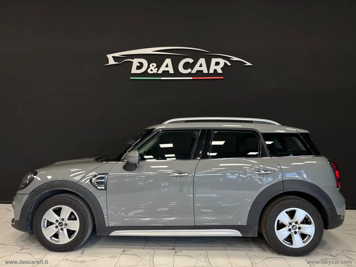 MINI One D Countryman Mini One D Business Countryman Aut. Gris - 1