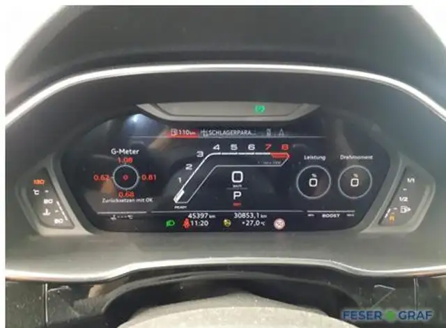Audi RS Q3 view 8