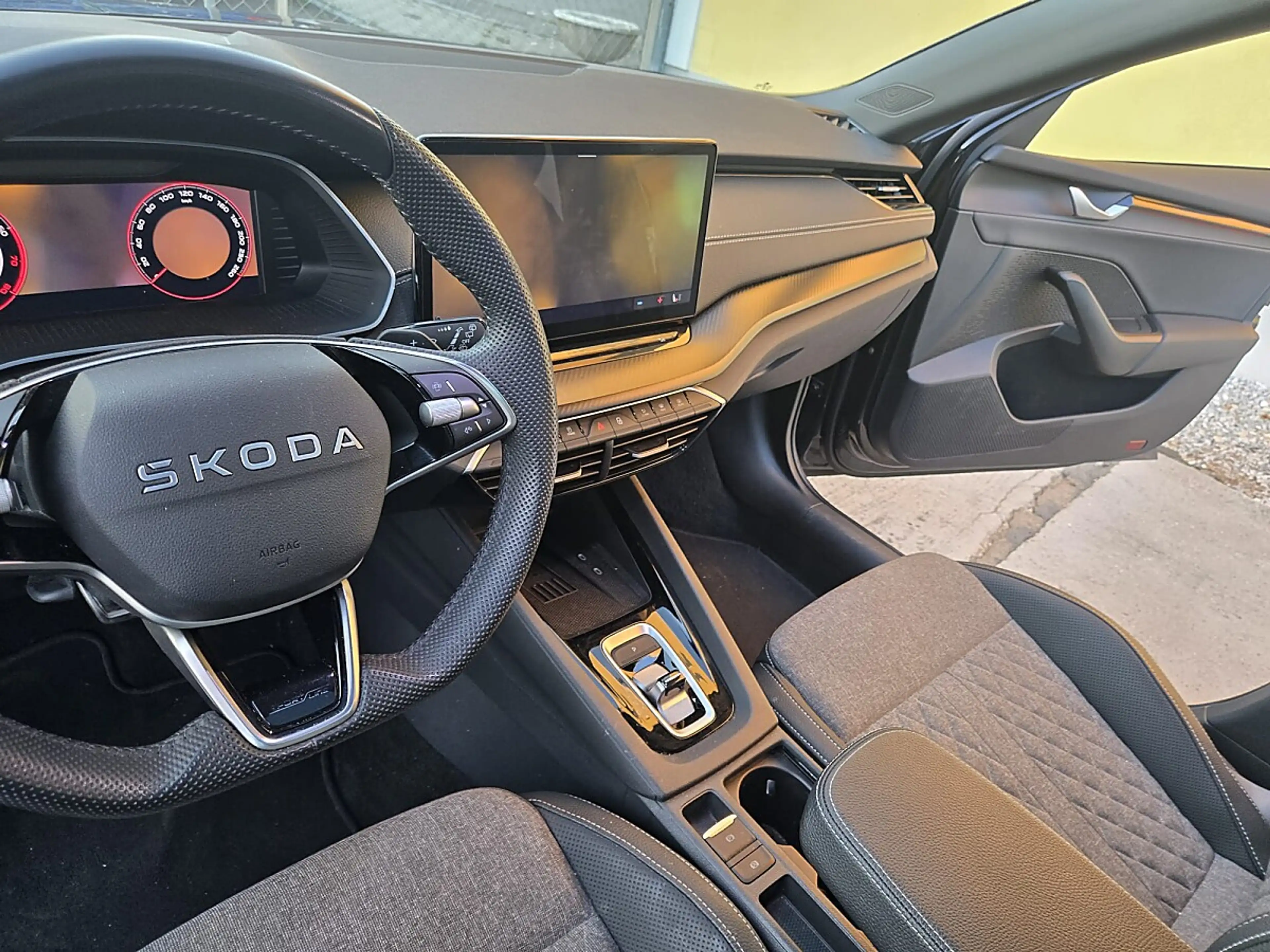 Skoda Octavia Kombi 1,5 TSI mHEV Sportline DSG — photo 12