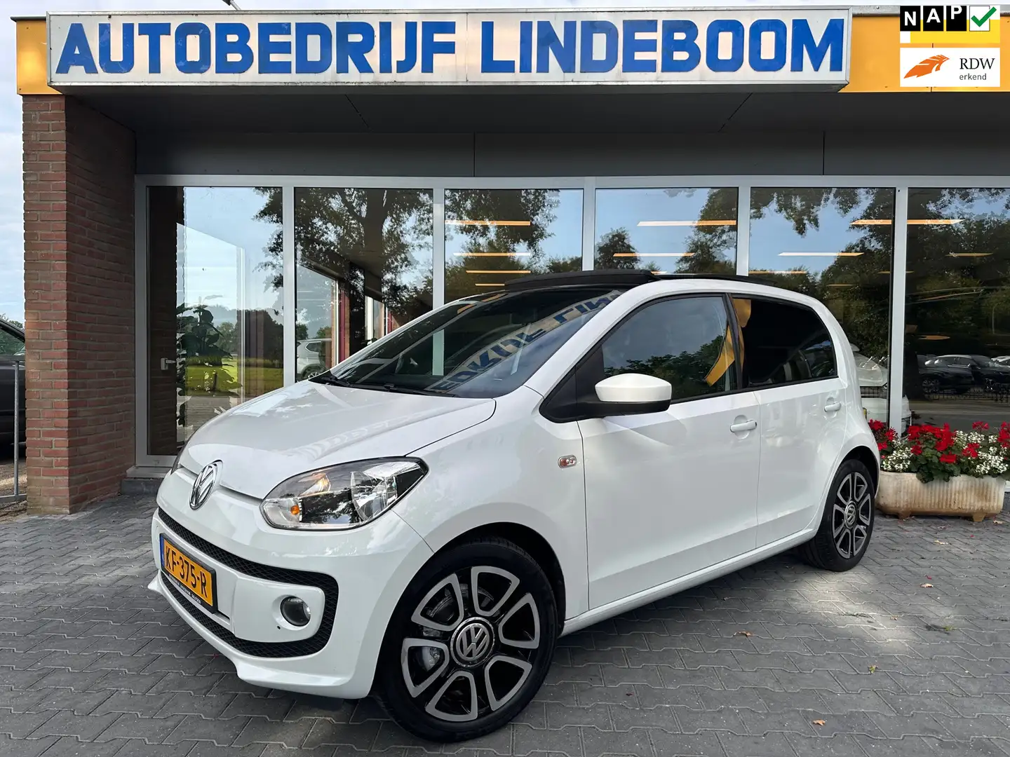 Volkswagen up! 1.0 high up! Paremloer Wit Panoramadak Cruise cont Wit - 1