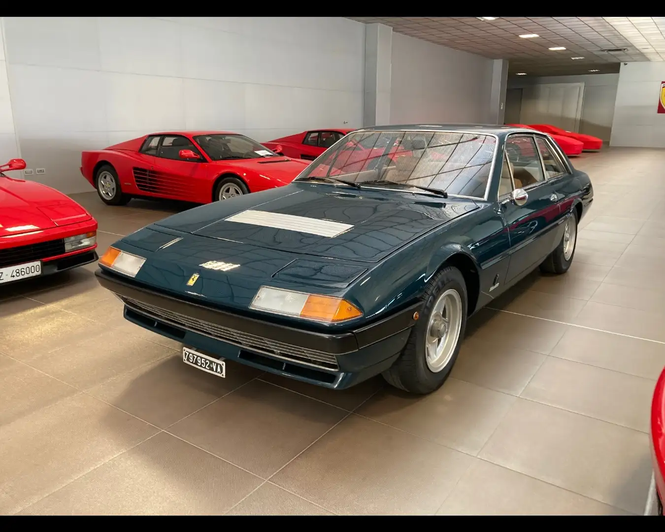 Ferrari 365 GT4 2+2 V12 Zöld - 1