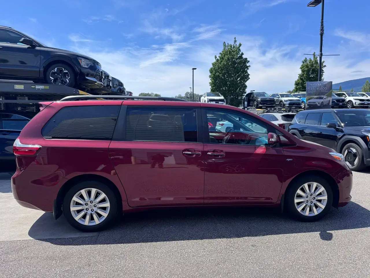 Toyota Sienna снимка Toyota Sienna