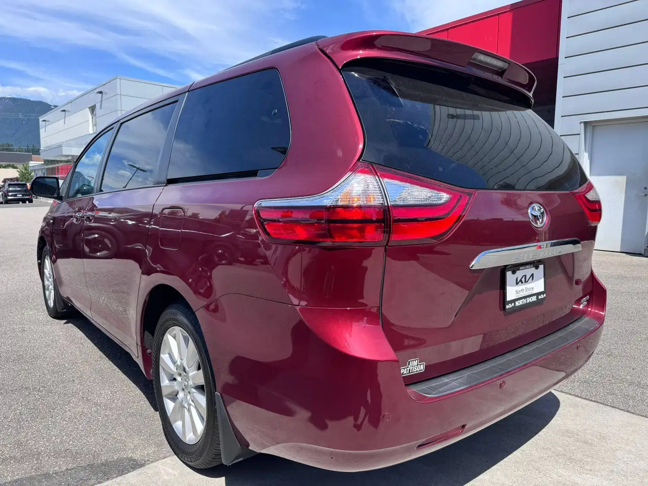 Toyota Sienna снимка Toyota Sienna
