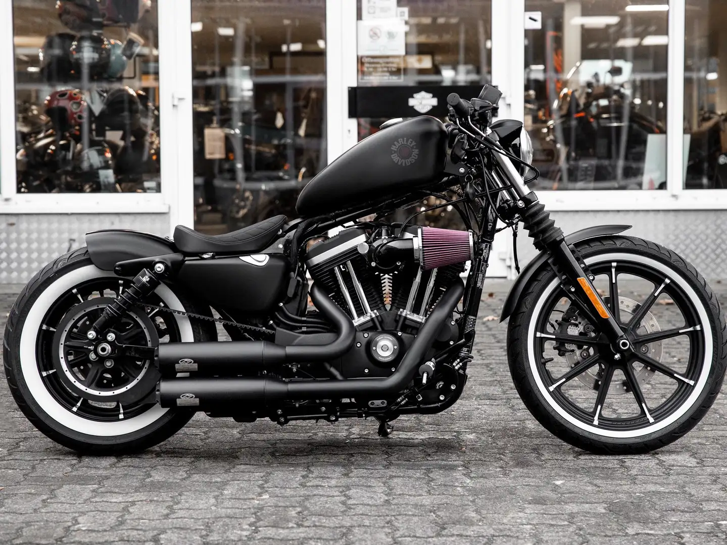 Harley-Davidson Iron 883 Чорний - 1