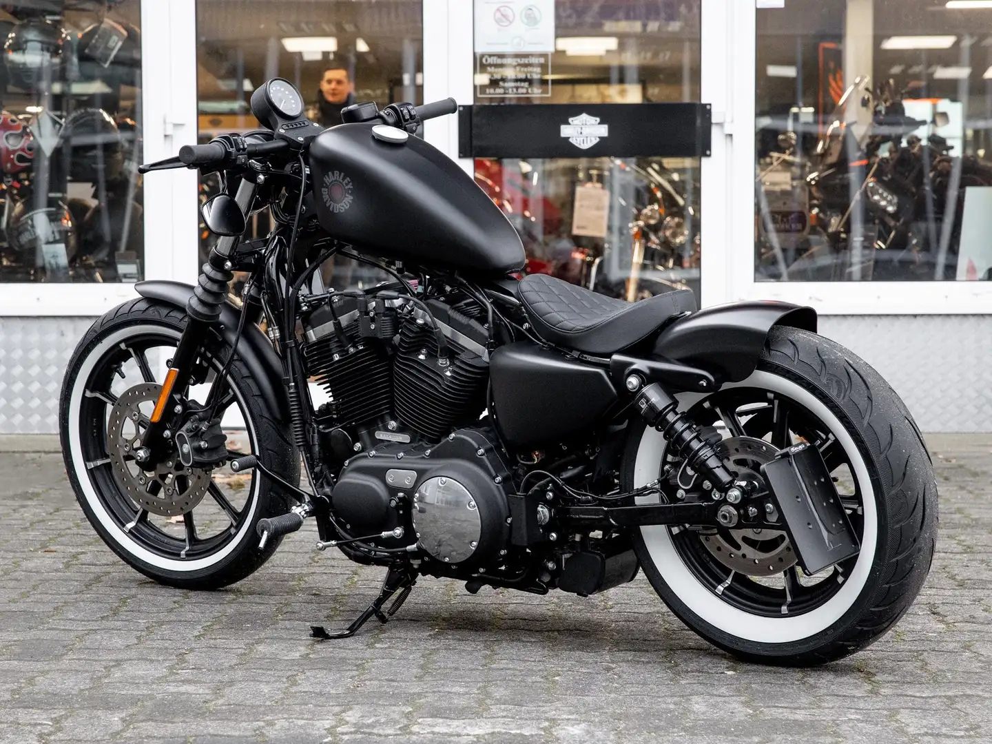 Harley-Davidson Iron 883 Чорний - 2