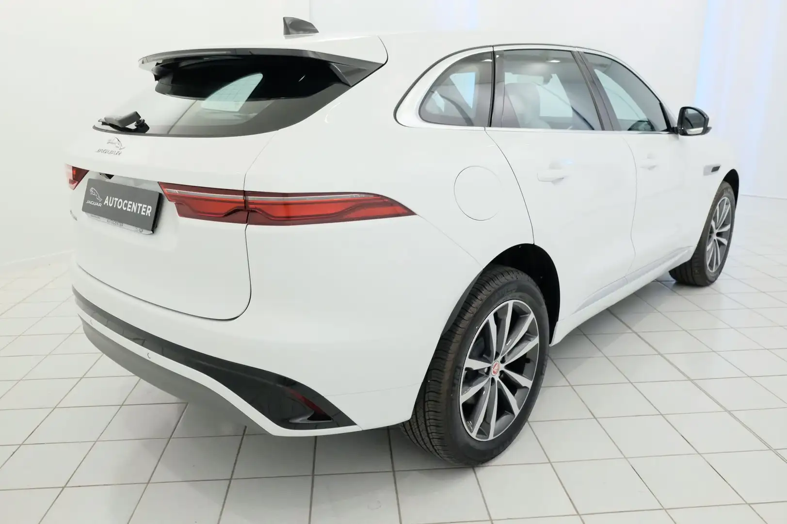 Jaguar F-Pace 2.0 D 204 CV AWD aut. R-Dynamic SE Bianco - 2