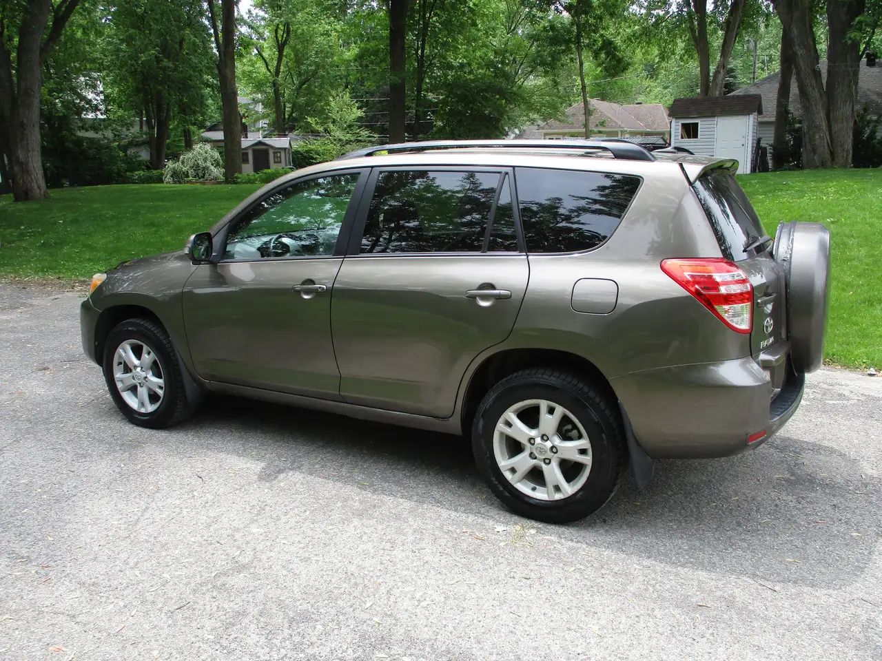 Toyota RAV 4 photo Toyota RAV 4
