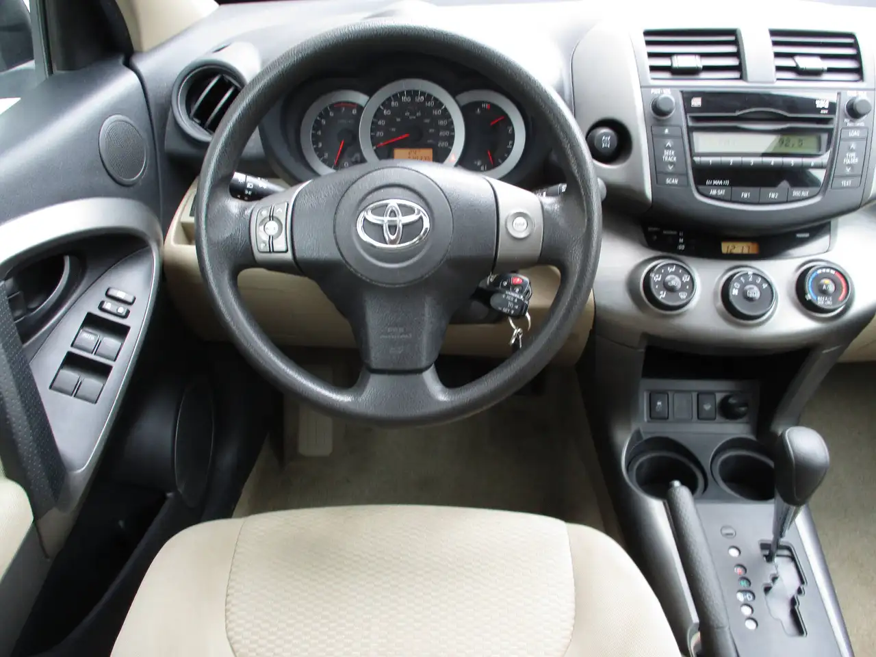 Toyota RAV 4 photo Toyota RAV 4