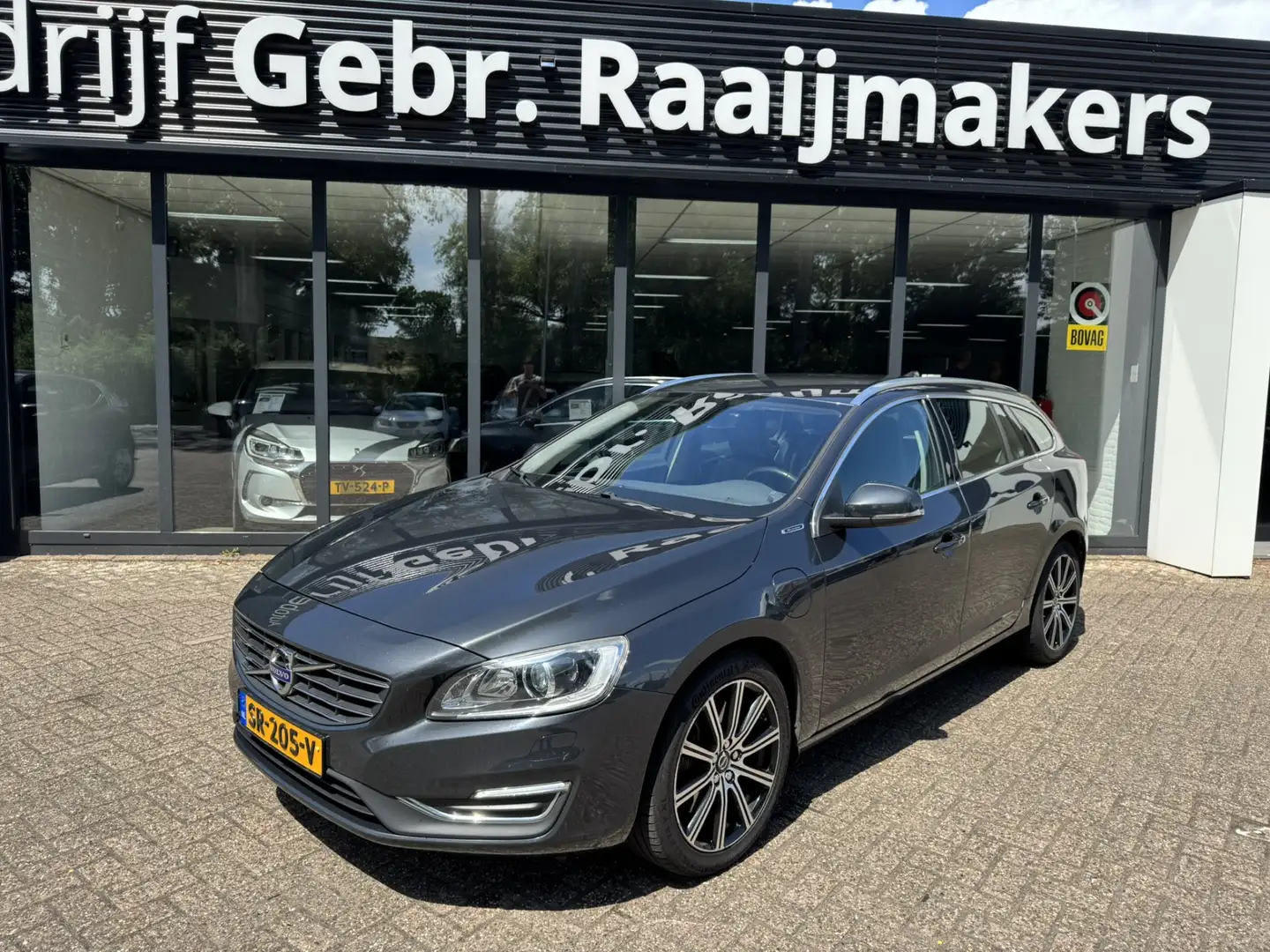 Volvo V60 2.4 D5 Twin Engine Summum*EXPORTPRIJS* Grijs - 1
