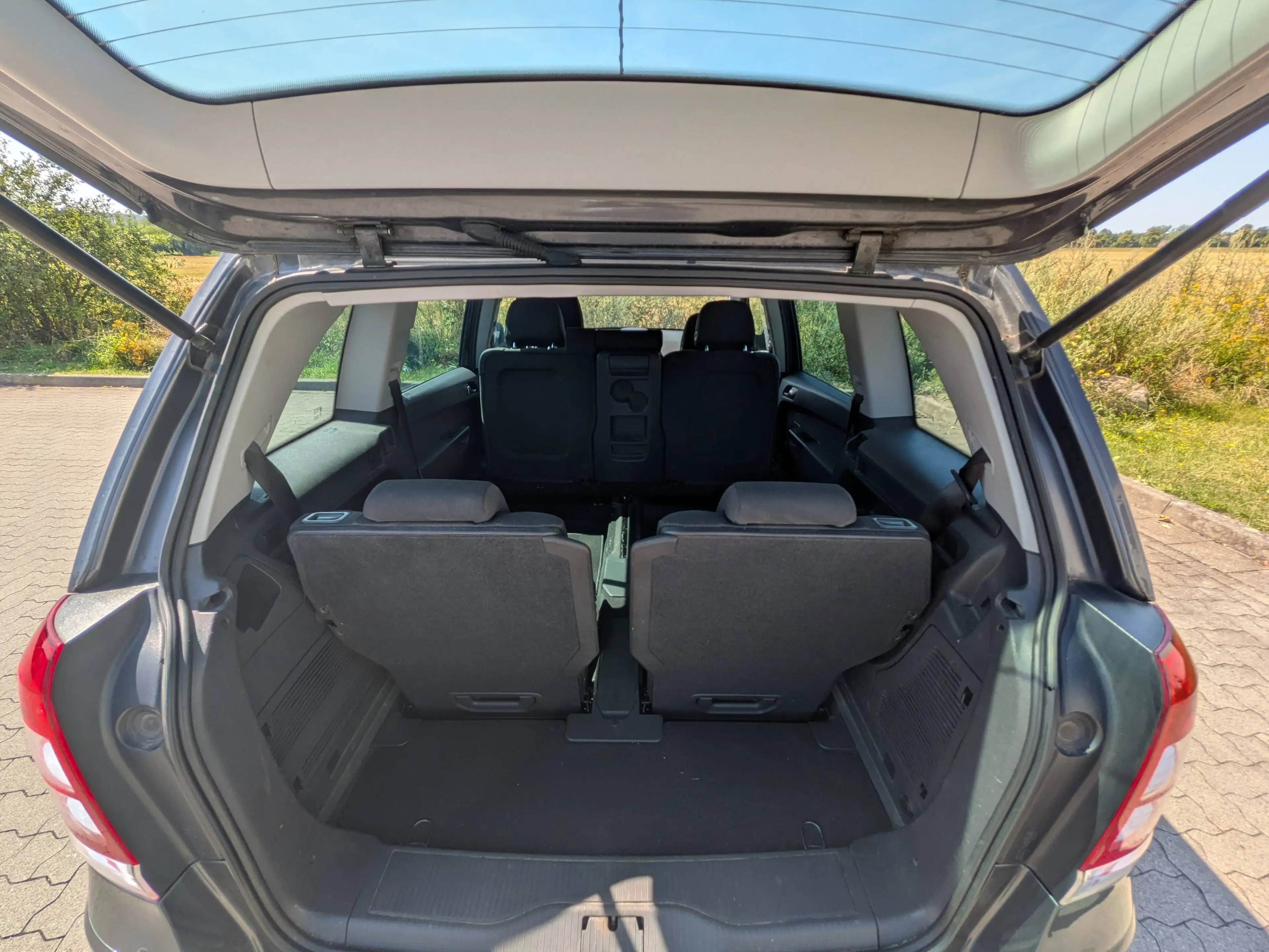 Opel Zafira Design Edition*Tüv neu*7 sitzer*1 Hand — photo 11