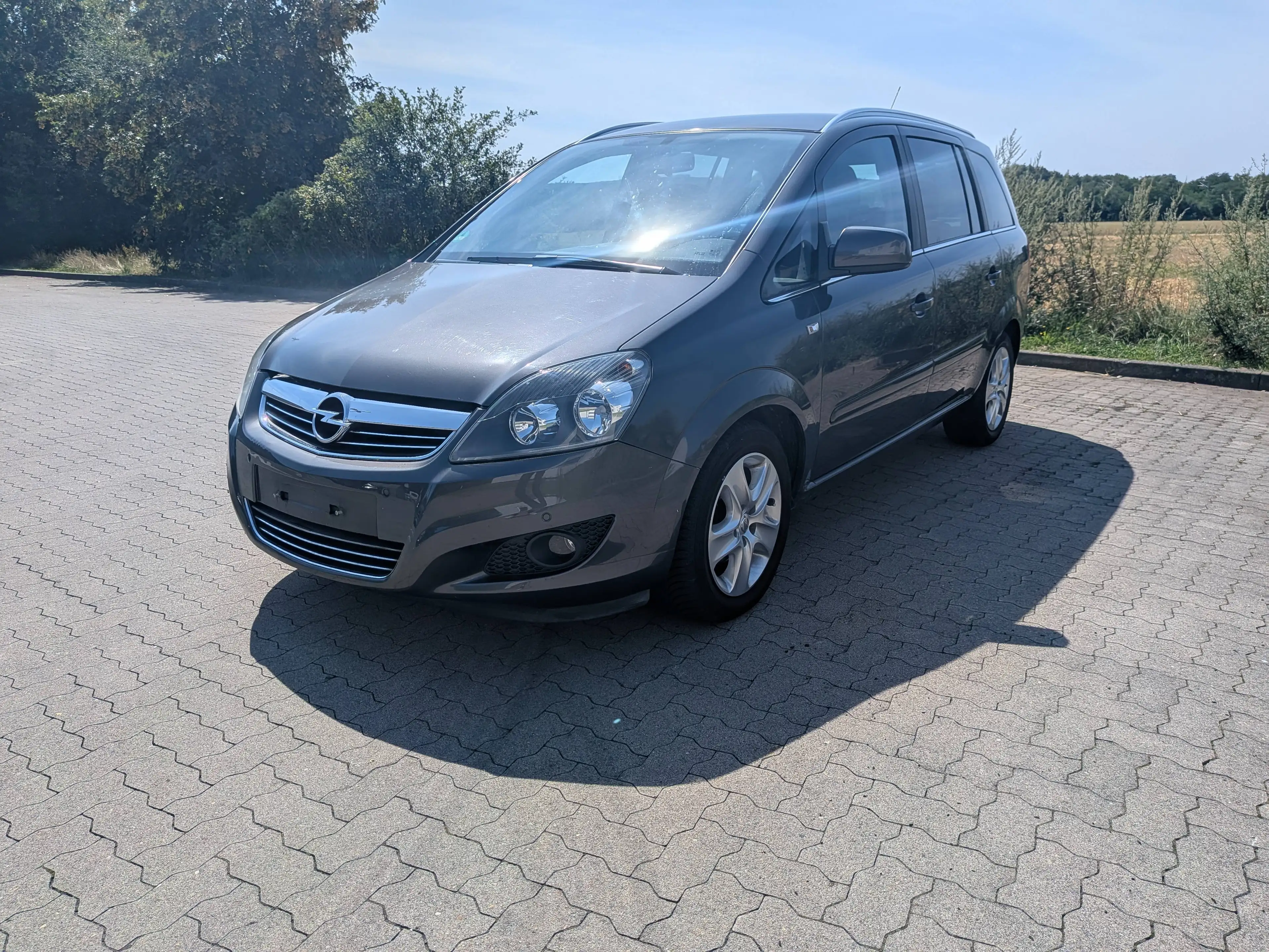 Opel Zafira Design Edition*Tüv neu*7 sitzer*1 Hand — photo 5