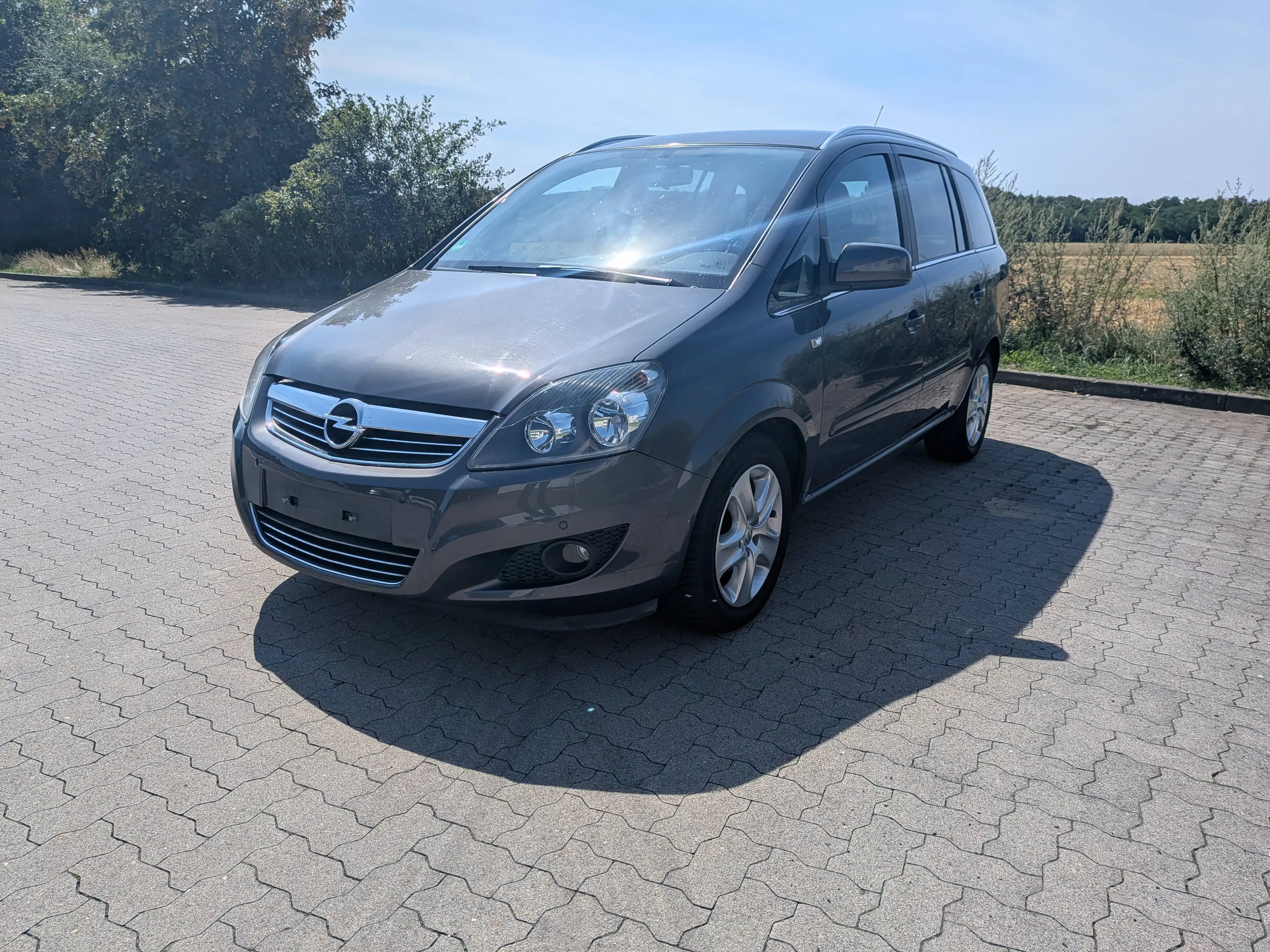 Opel Zafira Design Edition*Tüv neu*7 sitzer*1 Hand — photo 3