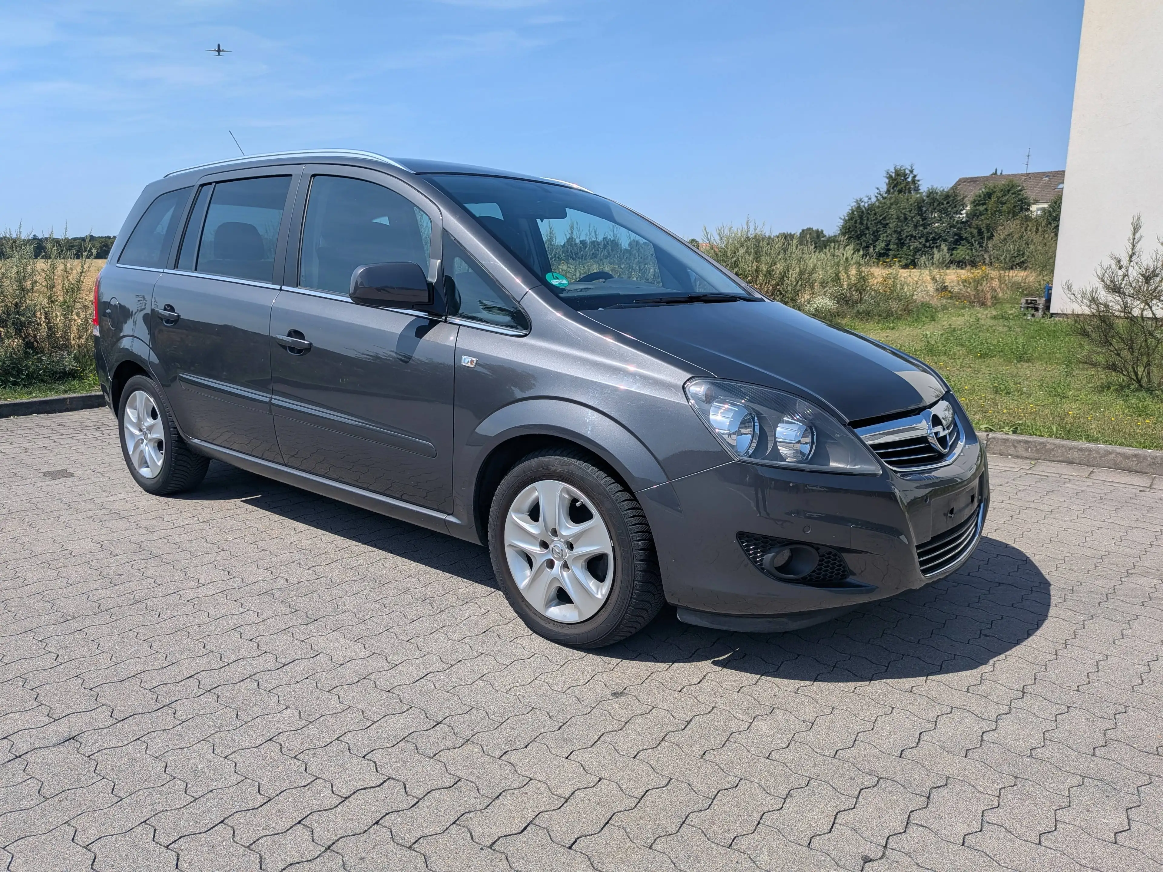 Opel Zafira Design Edition*Tüv neu*7 sitzer*1 Hand — photo 2
