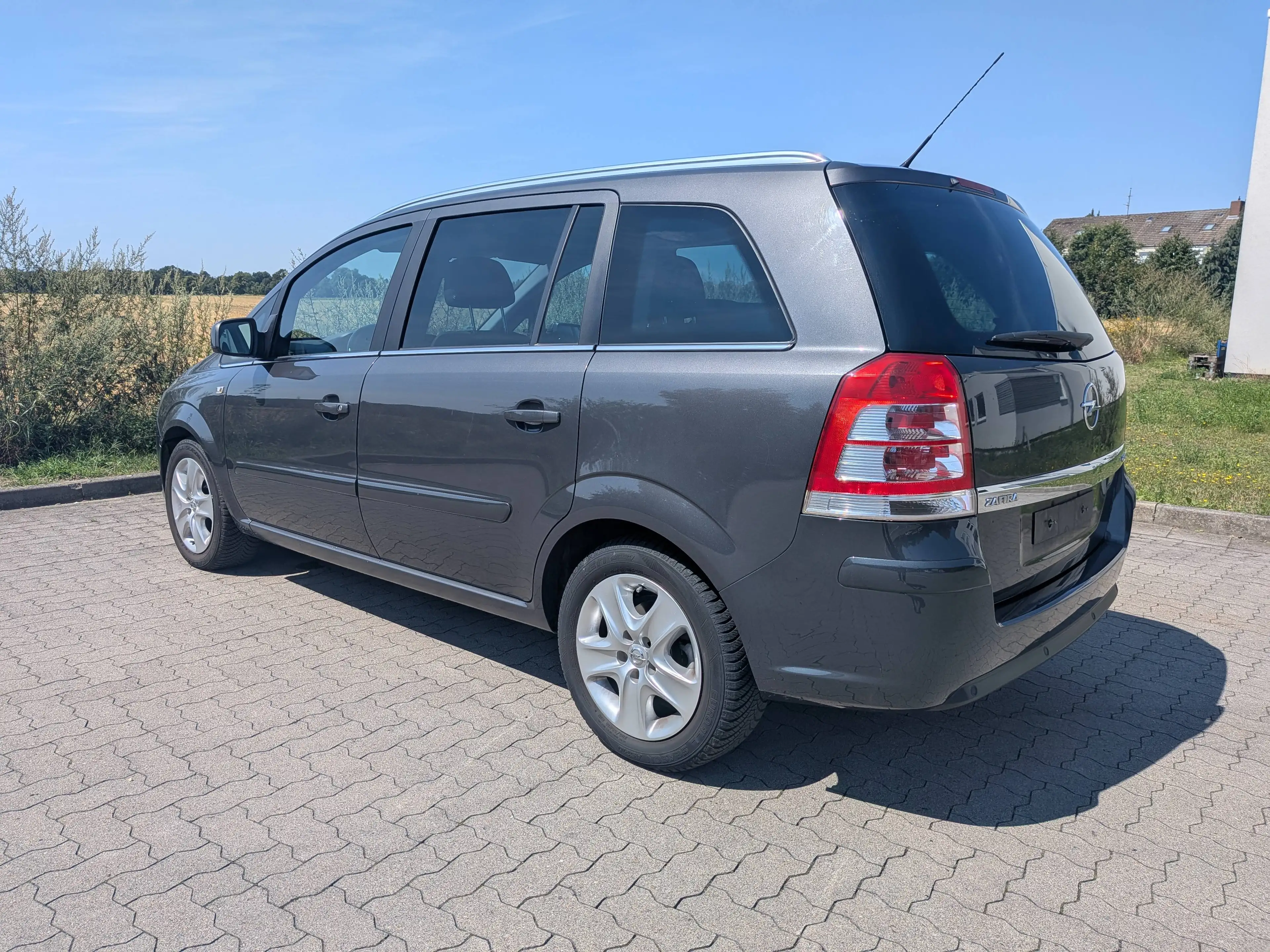 Opel Zafira Design Edition*Tüv neu*7 sitzer*1 Hand — photo 7