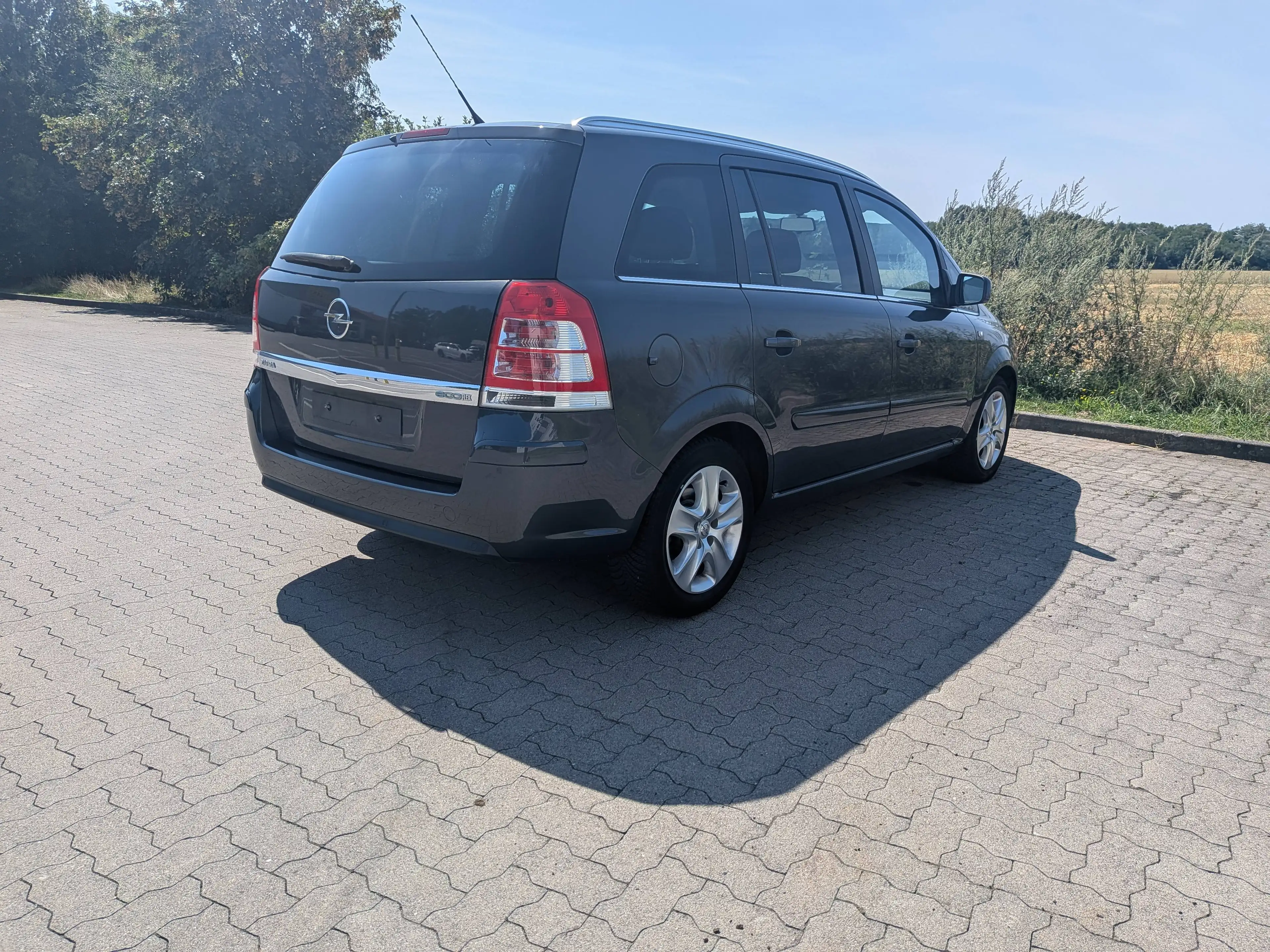 Opel Zafira Design Edition*Tüv neu*7 sitzer*1 Hand — photo 8