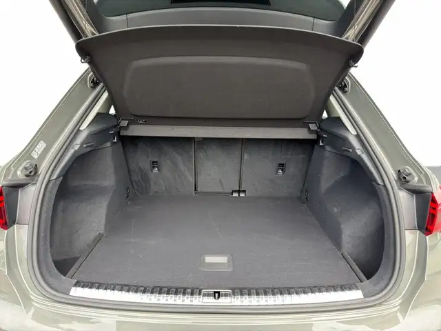 Audi Q3 view 11