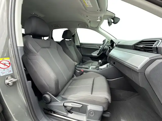 Audi Q3 view 12