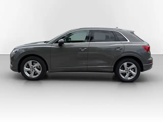 Audi Q3 view 10
