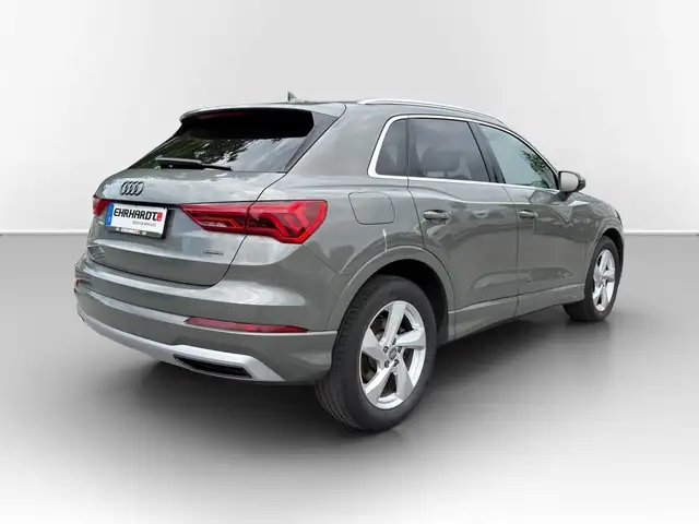 Audi Q3 view 6