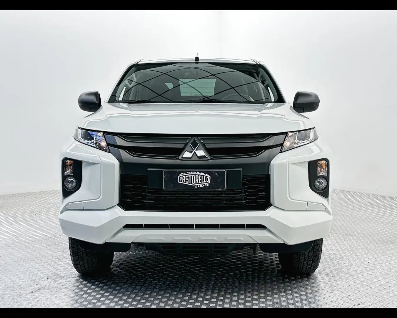 Mitsubishi L200 2.3 D Club Cab 4x4 Easy Select Invite Blanc - 2