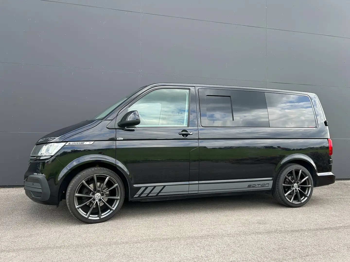 Volkswagen T6.1 Transporter KR 2,0 TDI DSG Schwarz - 2