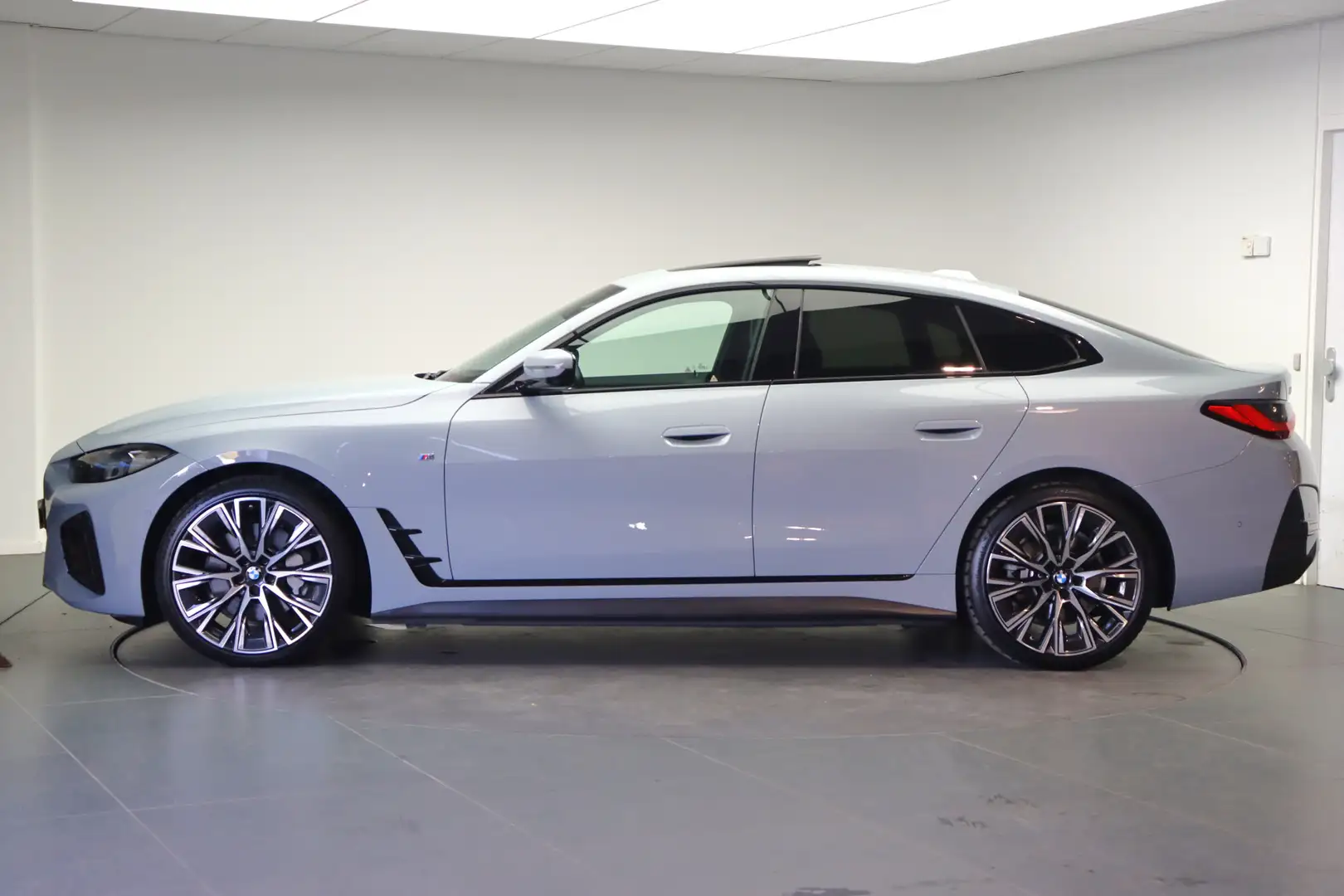 BMW i4 eDrive40 High Executive M Sport / Schuif-kanteldak Grau - 2
