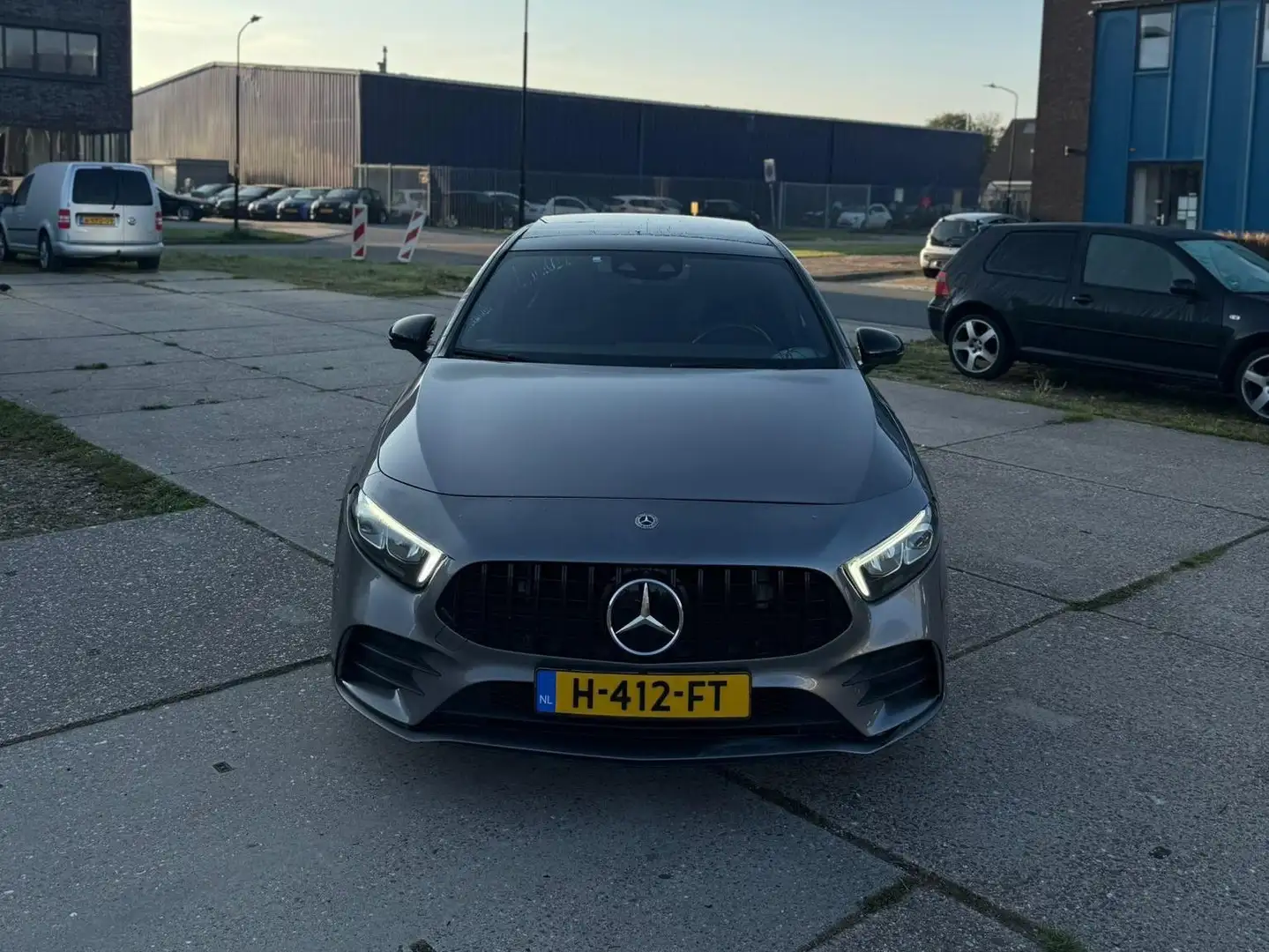 Mercedes-Benz A 220 A 220 Premium Plus Grijs - 2