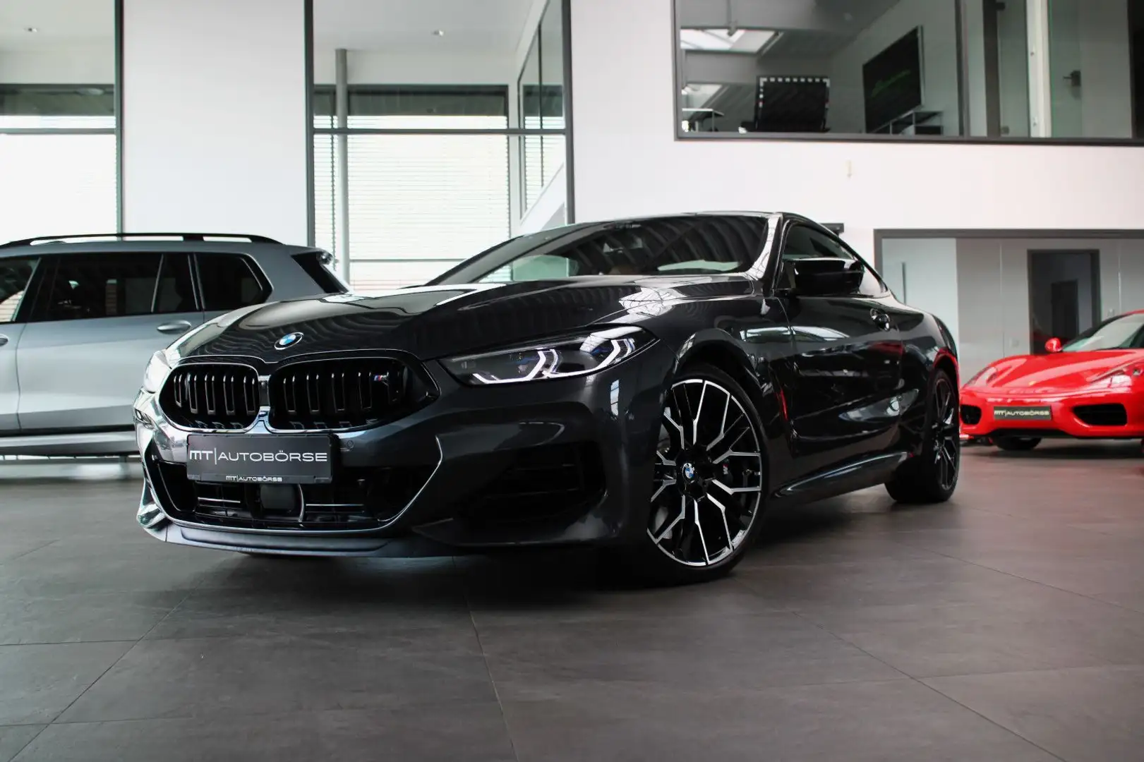 BMW M850 i XDRIVE COUPE B&W/CARBON/MERINO-COGNAC/20" Gris - 2