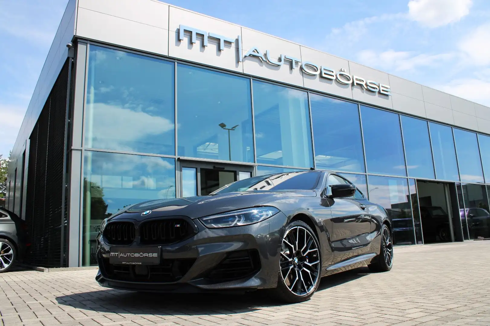 BMW M850 i XDRIVE COUPE B&W/CARBON/MERINO-COGNAC/20" Gris - 1