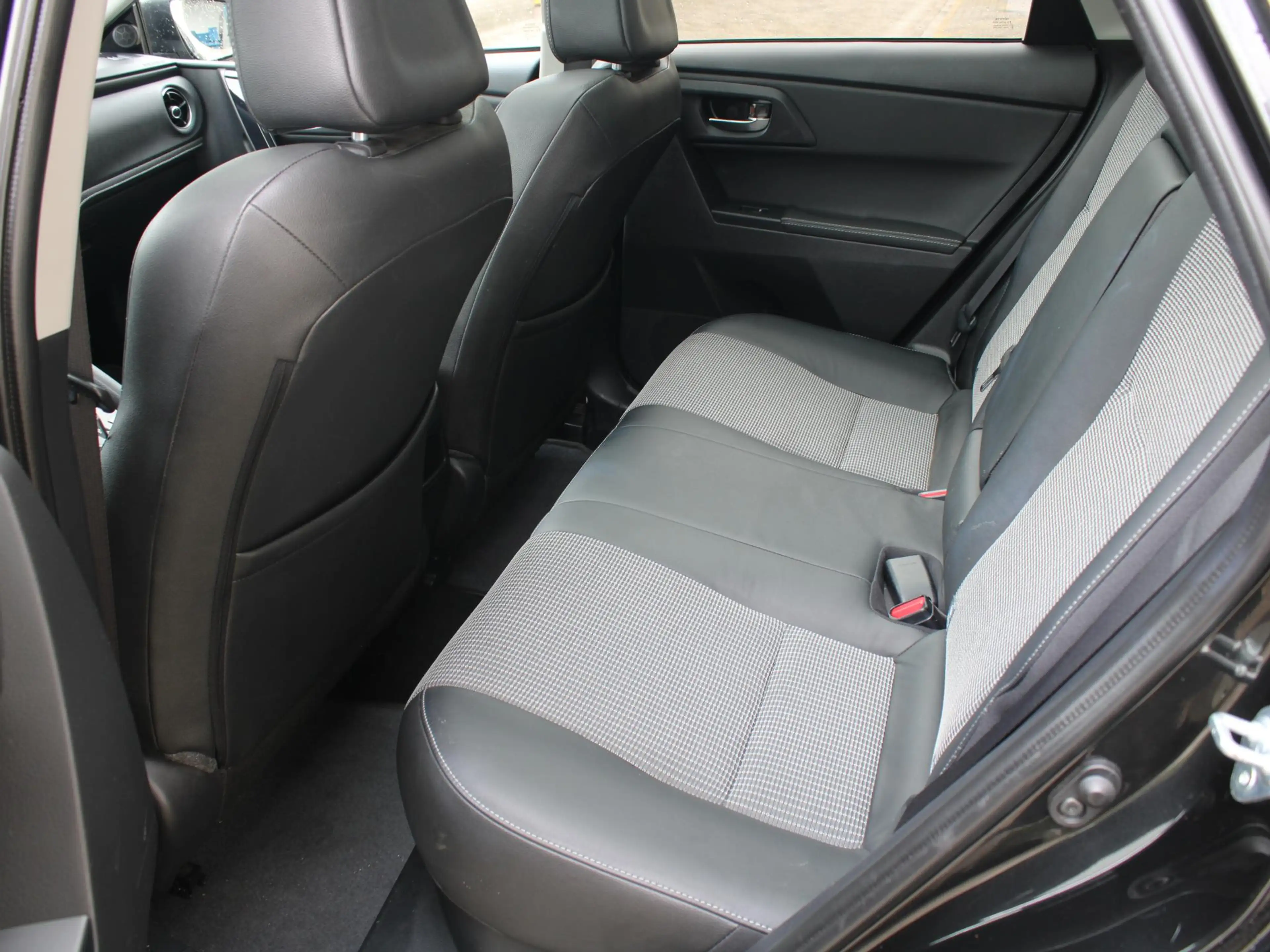 Toyota Auris Touring Sports 1.8 Hybrid Lease pro | PANORAMA DAK — photo 13