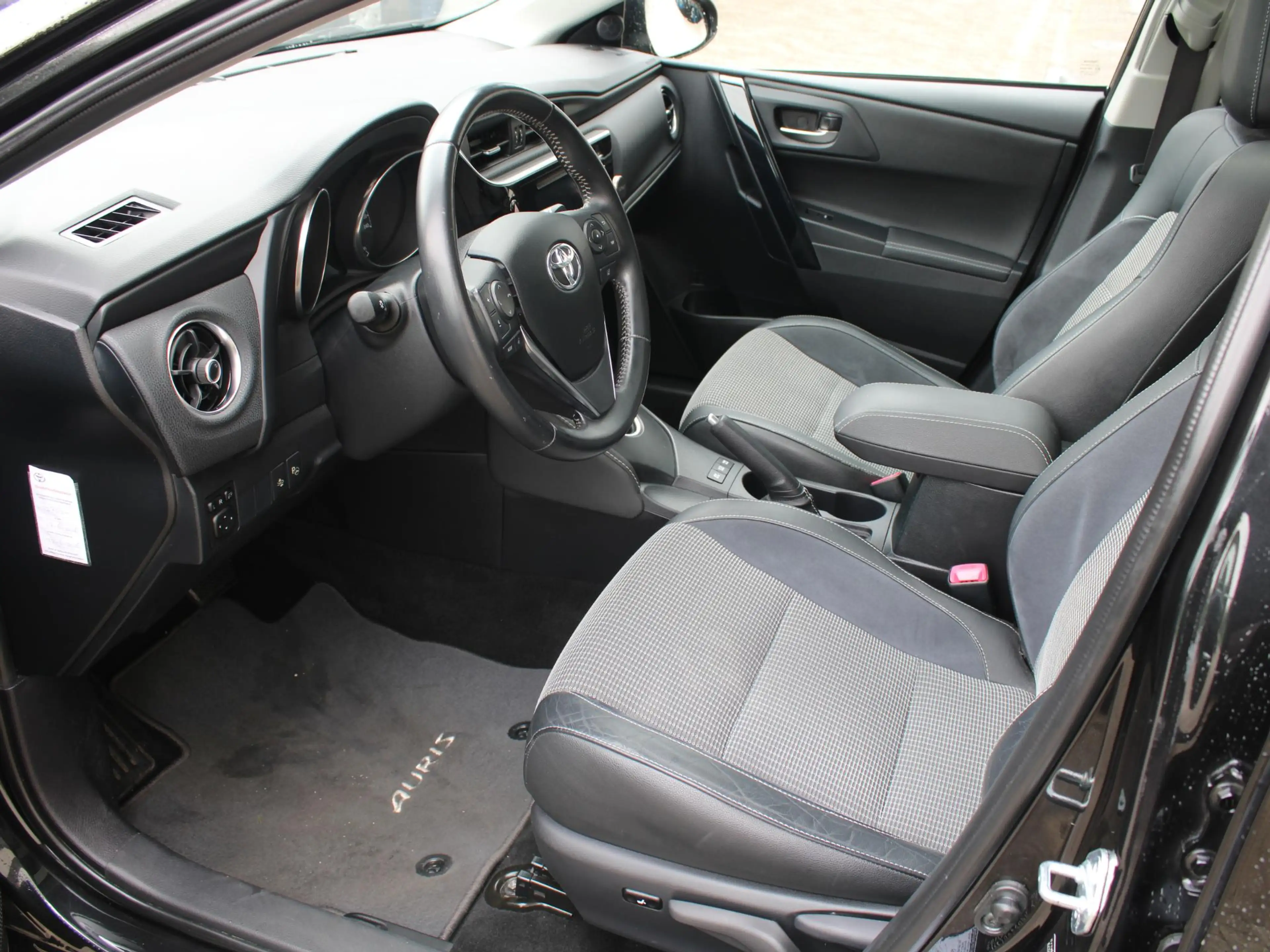 Toyota Auris Touring Sports 1.8 Hybrid Lease pro | PANORAMA DAK — photo 2