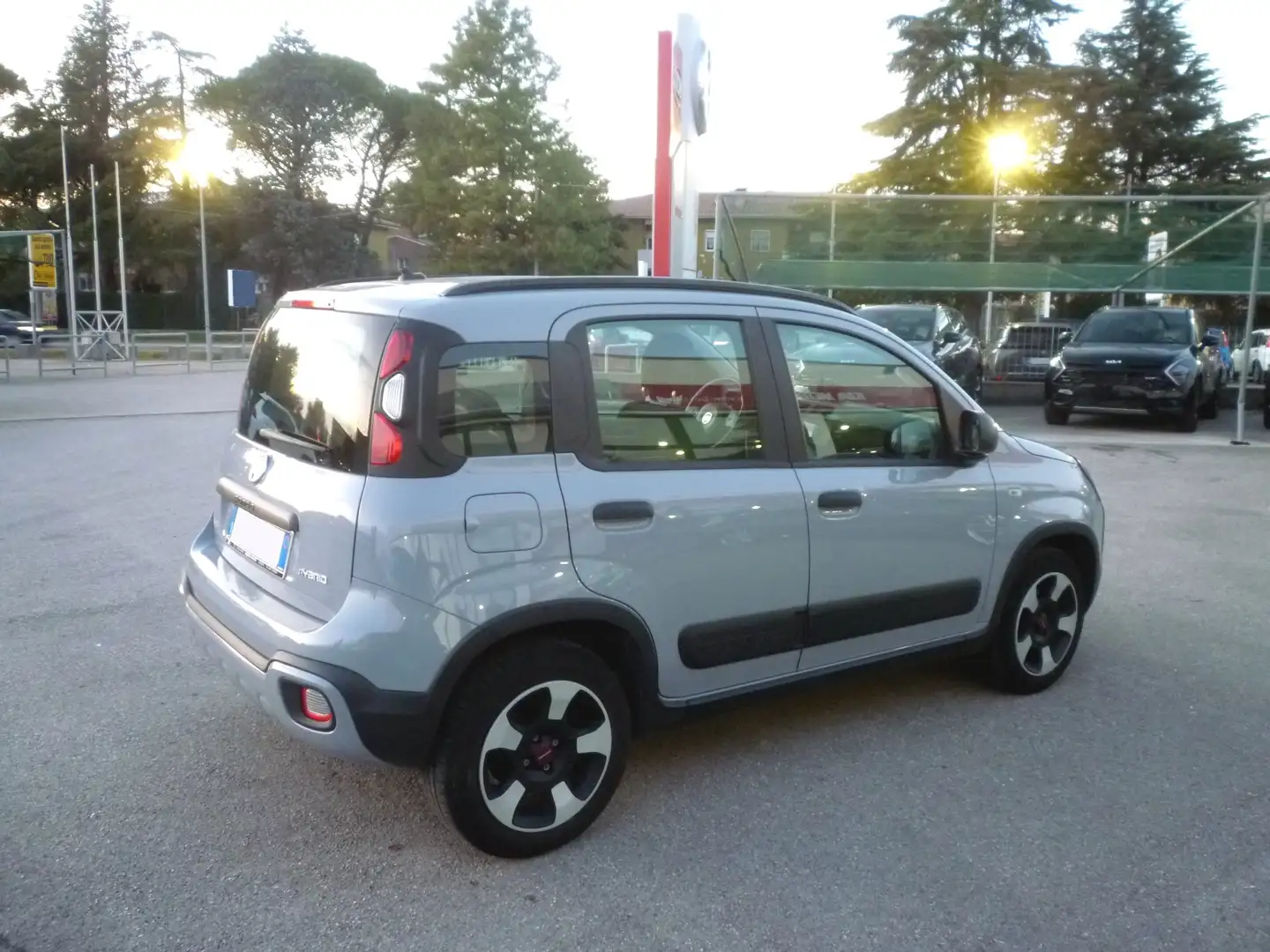 Fiat Panda 1.0 Hybrid 70 CV City Cross Gris - 2