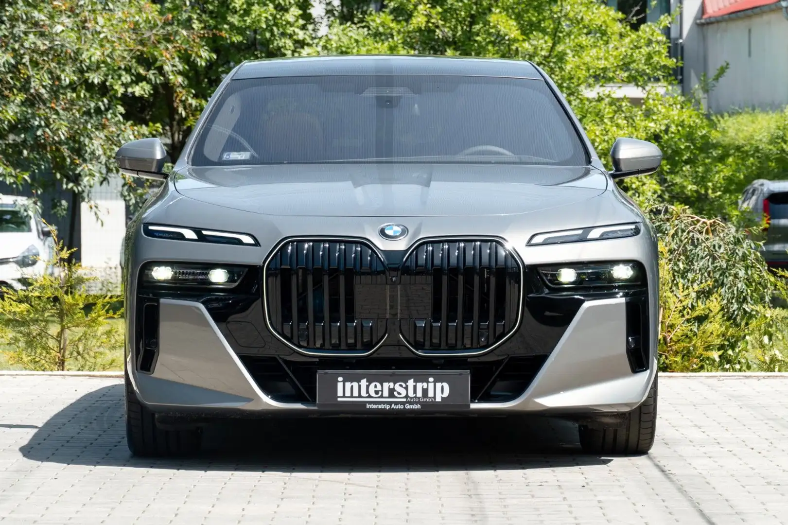 BMW 740 d M SPORT.MASSSAGE.SOFTC.SKY.DR.ASS.PRO.360° Szary - 2