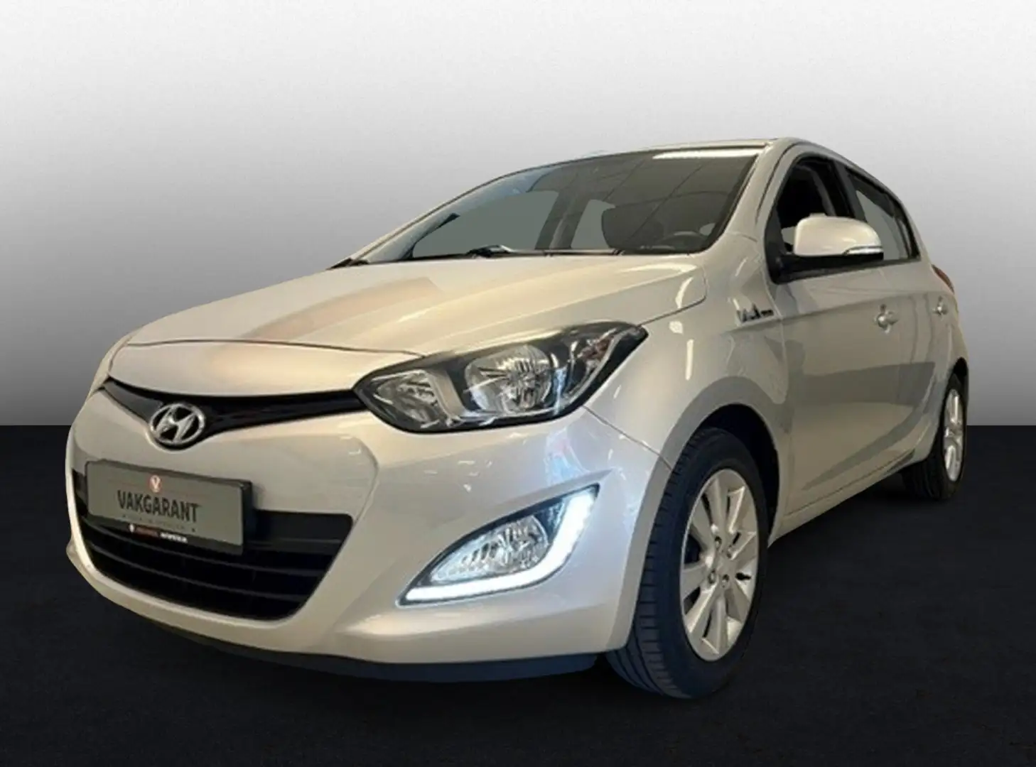 Hyundai i20 1.2i i-Deal ( Velgen / airco / trekhaak ) Gris - 2