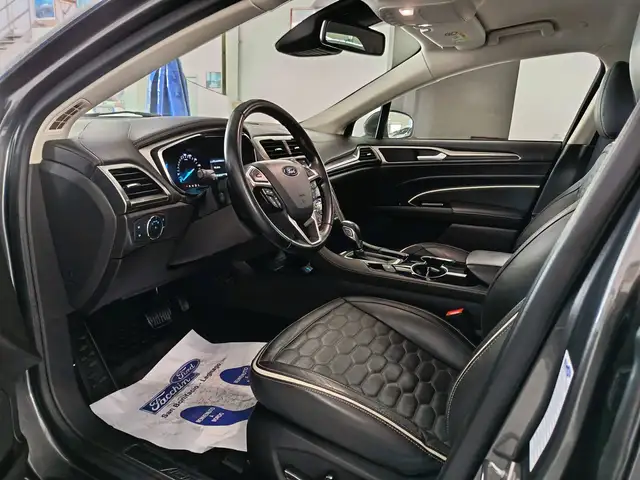 Ford Mondeo view 2