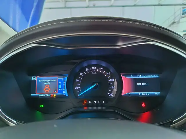 Ford Mondeo view 10