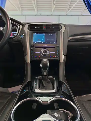 Ford Mondeo view 3