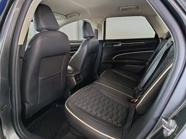 Ford Mondeo view 5