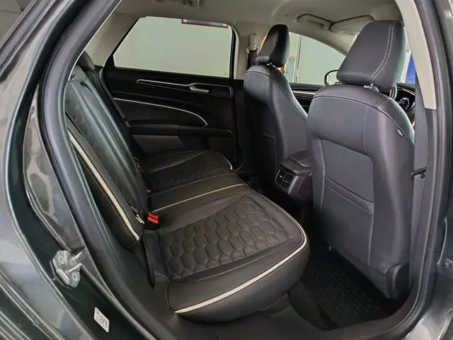 Ford Mondeo view 13