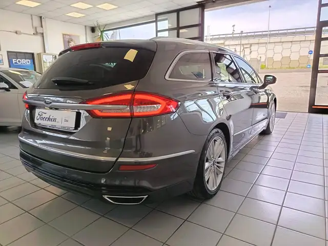 Ford Mondeo view 15
