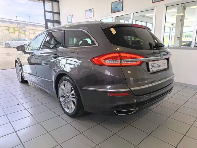 Ford Mondeo view 7